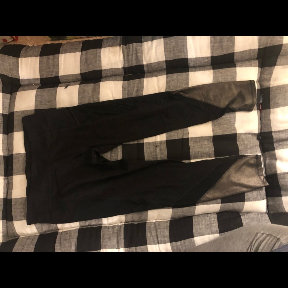 Black and gold leggings